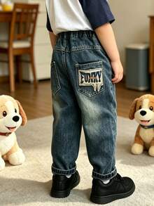 Jeans de mezclilla holgados con bordado de letra en el bolsillo para niño pequeño en otoño - Azul - Ver 2