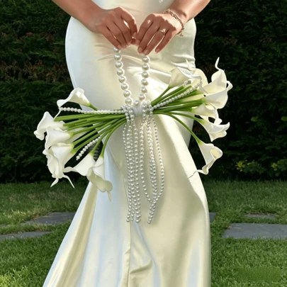 1pc Elegant White Calla Lily Rose Bridal Bouquet With Pearl & Bow, Artificial Wedding Hand Bouquet, Mother's Day Gift, Bridesmaid Floral Decor, Wedding Brooch Corsage, Photo Prop For Valentine's Day Party Outdoor Wedding Decoration