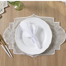 American-Style Placemat Set With Embroidered Charger Plates And Simple Napkins. Table Setting Kit With Simple Napkins. - Refinamiento de avellanas - Ver 8