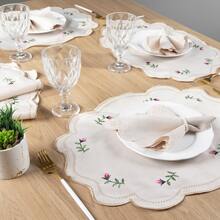 American-Style Placemat Set With Embroidered Charger Plates And Simple Napkins. Table Setting Kit With Simple Napkins. - Avellana vienesa - Ver 4