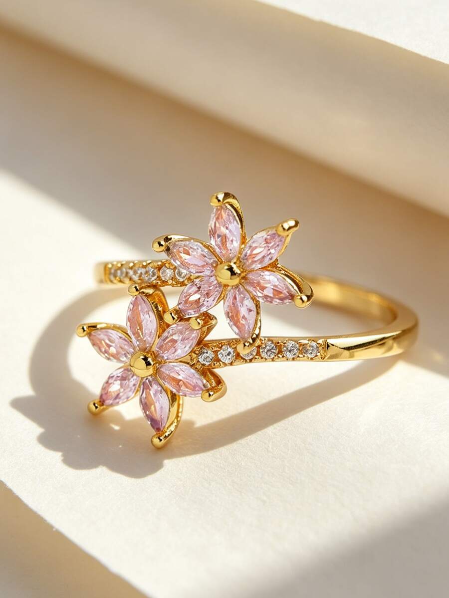 Charm-In خاتم نسائي مطلي بالذهب بتصميم زهرة الكرز الوردية مع كريستال مربع، خاتم أمنيات زهري قابل للتعديل، مجوهرات رقيقة قابلة للتكديس للفتيات للحفلات والمواعيد - الذهبي - مشاهدة 1