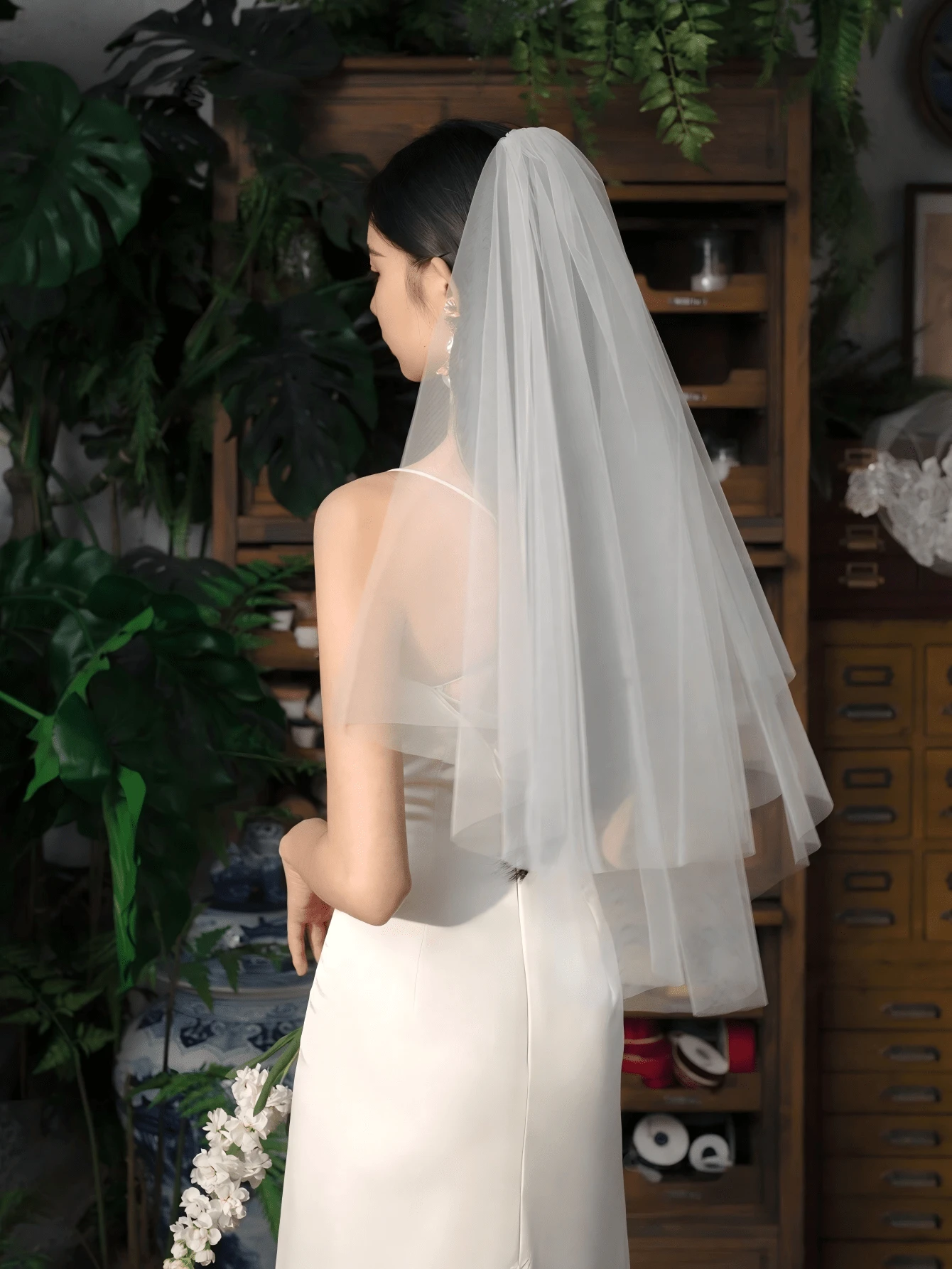 The Bride Wore A Double-Layered White Short Shiny Tulle Wedding Dress, Paired With Simple And Elegant Outdoor Hair Accessories And A Beige Veil, Showcasing A Feminine Autumn Elegant Temperament. - White - View 1