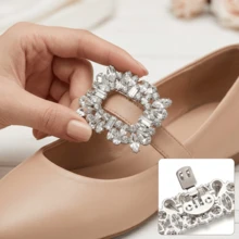 1 Cặp kẹp giày đính đá pha lê bạc, thiết kế hoa văn trang nhã, phụ kiện giày có thể tháo rời và tái sử dụng, phù hợp với giày cao gót, giày bệt, sandal nữ, thích hợp cho đám cưới, dạ hội, cô dâu và các dịp đặc biệt khác, thiết kế không móc kim loại dễ dàng lắp đặt. - trắng - Xem 3