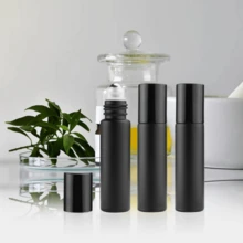 Bộ 4 chai lăn tinh dầu màu đen mờ, chống ánh sáng, nắp đen, dung tích 0.3 oz, kèm phễu - Chai lăn trang điểm có thể tái sử dụng. - Nhiều màu - Xem 4