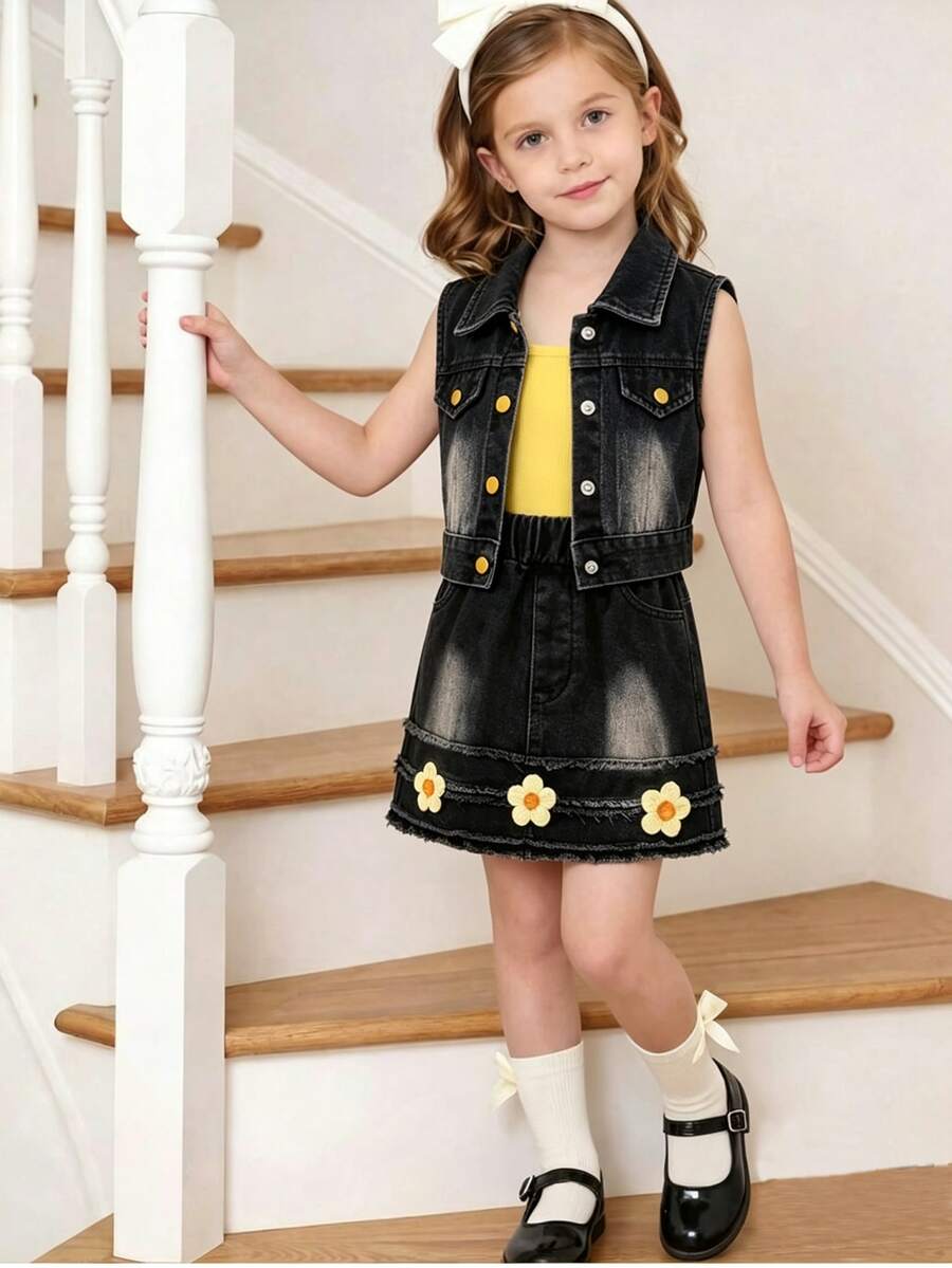 3 件套幼儿女童时尚休闲水洗黑色牛仔背心 + 水洗黑色牛仔迷你裙，独特流苏下摆和黄色花卉装饰 + 黄色罗纹针织吊带背心，可爱时尚的春夏装 - 黃色 - 查看 1