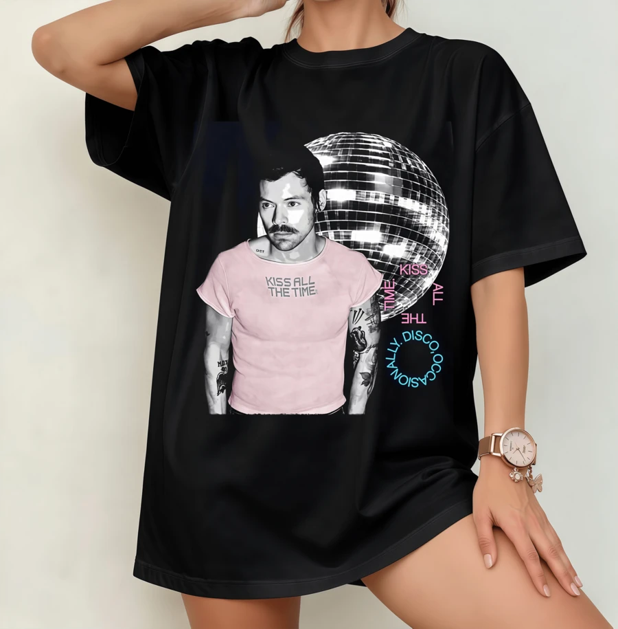 Harry Style Retro Disco Portrait T-Shirt | Gender-Neutral 90s Concert Style Black - Black - View 1