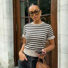 女士休闲优雅圆领短袖荷叶边条纹拼接针织上衣，米黄色针织衫，休闲短袖针织上衣，适合日常穿着和夏季约会 - 黑與白 - 查看 10