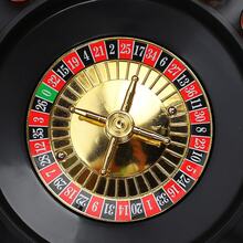 这套游戏包含2个球、16个杯子和1个俄罗斯轮盘转盘。这是一款趣味十足的旋转饮酒游戏，非常适合KTV、酒吧和夜总会等场所。这是一款极具娱乐性的派对饮酒游戏。 - 彩色 - 查看 4