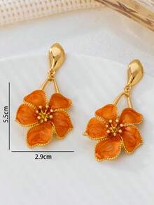 Un par de elegantes pendientes largos con flor dorada, que exudan un ajuste sofisticado y cómodo al estilo europeo y americano. - Estilo 34 - Ver 4