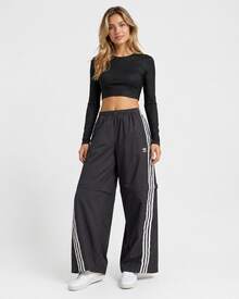 Nike Quần thể thao adidas Originals ADILENIUM 2 TRACK TRACKSUIT BOTTOMS kiểu dáng retro, sọc ngang, ống rộng, cạp trung bình, thích hợp mặc thường ngày, dành cho nữ, màu đen. - màu đen - Xem 7