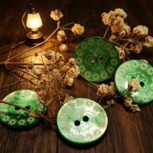10 piezas de botones de nácar verde con patrones florales y de mariposa - botones redondos elegantes para camisas, adecuados para manualidades de moda y proyectos de costura, con botones de patrón floral y botones para ropa - 10 unidades - Ver 1