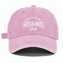Funny Printed Baseball Cap - "PUT IT ON MY HUSBAND'S TAB" Washable Dad Hat, Soft & Comfortable Outdoor Casual Hat For Men, Beige With White Text, Perfect For Casual Attire Or Vacation, Nonelastic Fabric - 酒紅色1 - 查看 8