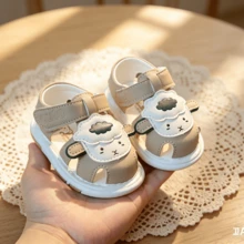 1双婴儿卡通软底吱吱作响鞋，会发出声音的幼儿鞋，适合夏季穿着 - 卡其色 - 查看 2