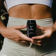 Salt & Stone Black Rose & Oud Deodorant 100g Long-Lasting Natural Deodorant Aluminum-Free Body Care Black Rose Oud Deodorant Odor Protection Sensitive Skin Moisturizing Body Care Daily Freshness Clean Beauty - hoa - Xem 4