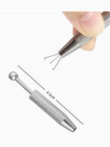1 chiếc dụng cụ xỏ khuyên chuyên nghiệp bằng thép không gỉ, kiểu kim tiêm đẩy vào, có bốn ngạnh, dùng để giữ hạt nhỏ và bắt bi. - A - Xem 4