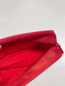 Burberry Boberly 紅色長方形化妝包，22*10cm，尼龍布料，大容量且便攜，可收納化妝品，輕巧耐用，適合個人使用或送禮 - 紅色 - 查看 10