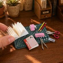 Set de papelería de mini casa de muñecas: Accesorios de casa de muñecas, grapadora, tijeras, lápiz, cuaderno, borrador; Decoración de escritorio en miniatura, regalo exquisito DIY - Unitalla - Ver 4