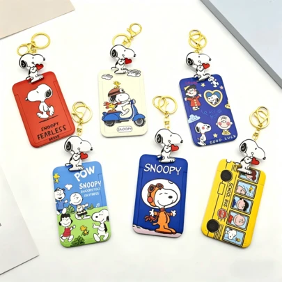  Một chiếc kẹp thẻ Snoopy Campus rất thích hợp để trang trí ba lô, hộp bút và dây đeo vai. Chúng cũng hoàn hảo cho các bữa tiệc sinh nhật, tiệc theo chủ đề và tiệc độc thân, mang đến không khí dễ thương và vui nhộn cho bất kỳ dịp nào.