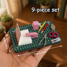 Set de papelería de mini casa de muñecas: Accesorios de casa de muñecas, grapadora, tijeras, lápiz, cuaderno, borrador; Decoración de escritorio en miniatura, regalo exquisito DIY - Unitalla - Ver 7