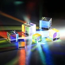1件精緻立方體工藝品,捕捉自然光並投射柔和光芒,極簡藝術風格,適合居家桌面與窗台擺飾,優雅百搭,創意節日與日常送禮首選 - 彩色 - 查看 3