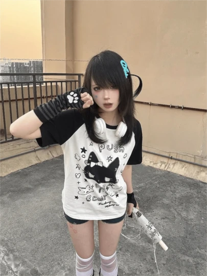 Y2K 女款超大号短袖T恤，宽松版型，显瘦时尚。