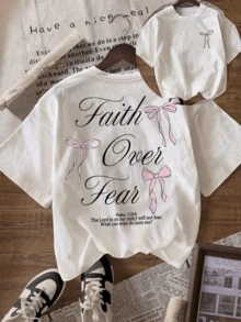 Camiseta de manga corta, con el eslogan 'FaithOverFear' y un diseño de lazo, camiseta de manga corta de moda para mujer con cuello redondo, casual y versátil para verano, oversize - Blanco - Ver 1