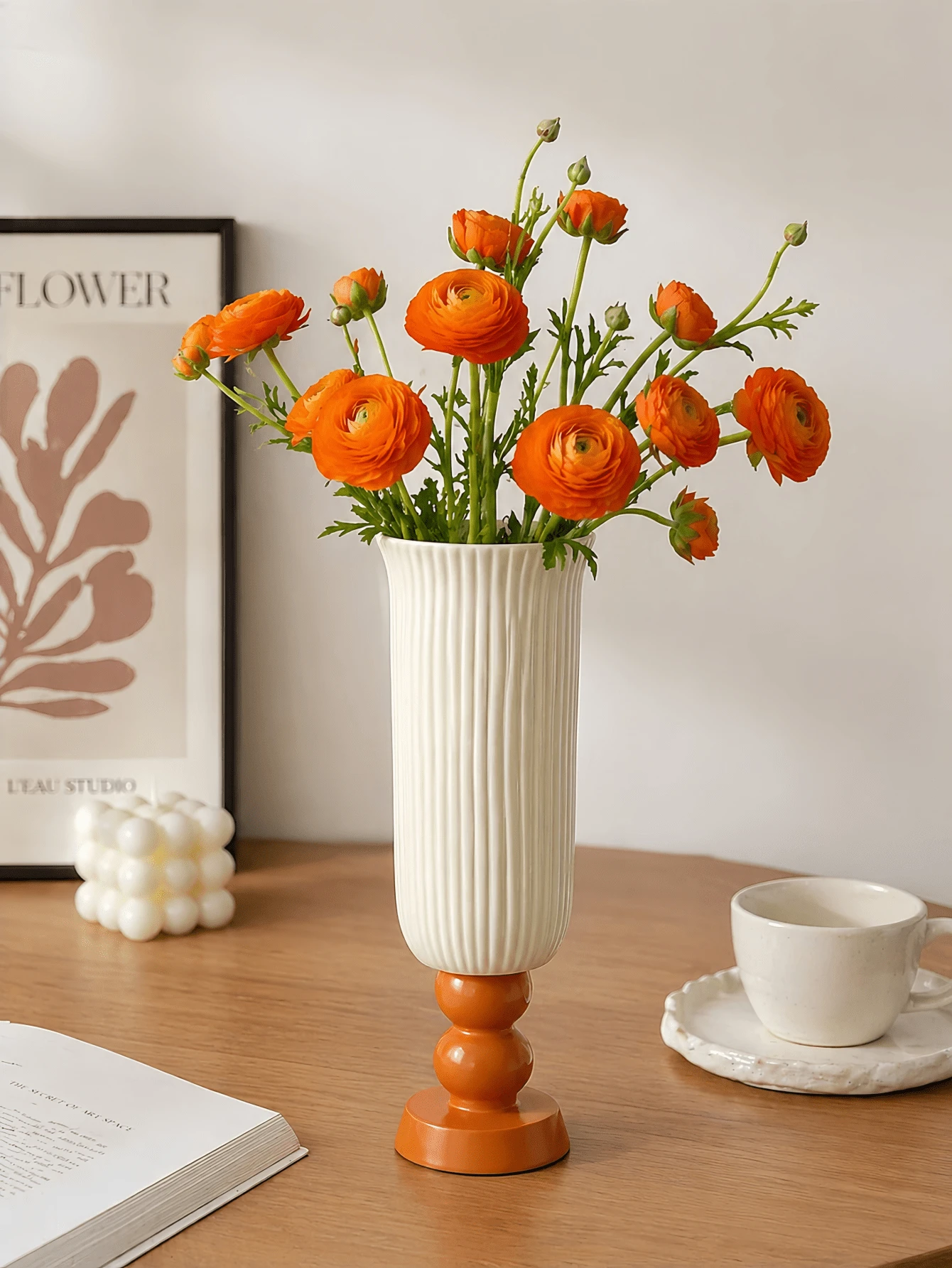 1pc Modern Minimalist Textured Vase, Creamy White Decorative Vase With Orange Base, Nordic Style Plastic Resin Vase Suitable For Living Room, Dining Table, Bedroom, Aesthetic Home Decor - Elegant Vase - View 1