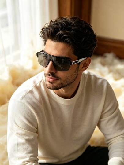 Oakley 户外运动眼镜，男女皆宜。采用轻盈无框设计和高清防眩光镜片，佩戴稳固不易滑落。适用于跑步、骑行、登山、徒步等多种场景。黑白撞色设计，时尚百搭。适合户外旅行，兼具防护性和时尚感。型号：0OO9415-94150142。