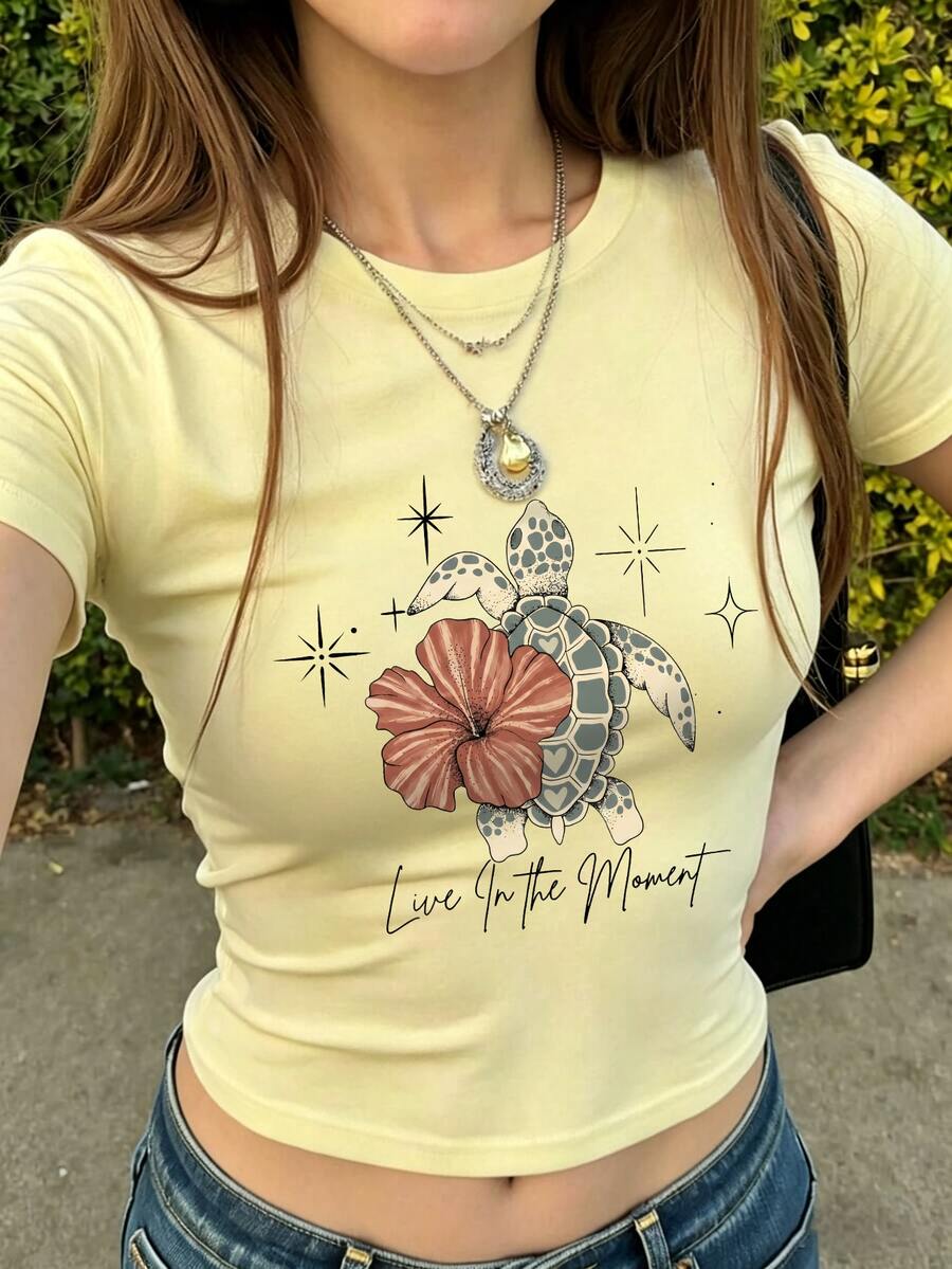 Áo thun crop top ôm dáng mùa hè dành cho nữ, in hình rùa biển và hoa, cổ tròn, tay ngắn, phong cách ngọt ngào, thiết kế nghỉ dưỡng, chất liệu co giãn thoải mái, thoáng khí, phù hợp cho đi chơi hàng ngày, đi biển, trang phục ven biển, đi học và các hoạt động thường ngày. - Màu vàng - Xem 1
