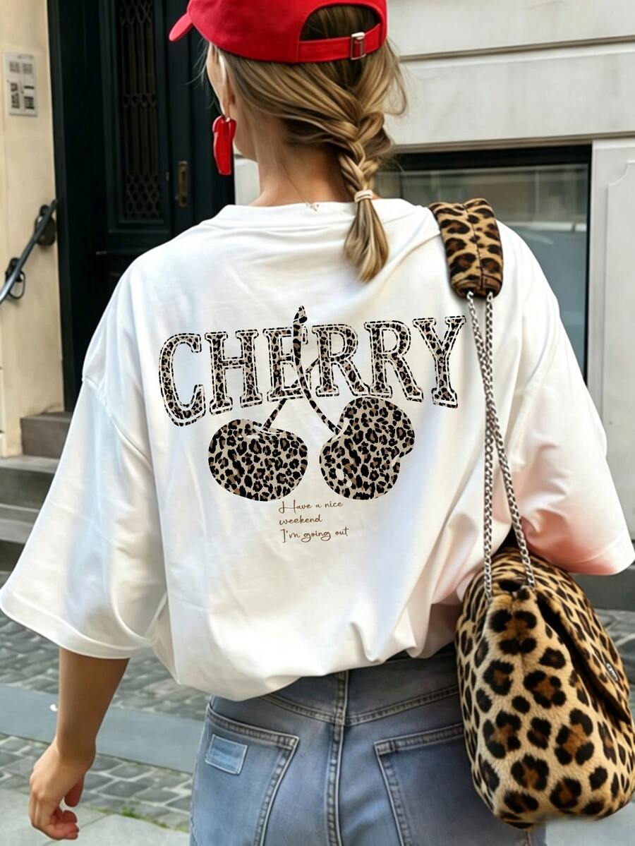 女士复古豹纹“CHERRY”字母印花宽松短袖T恤，Y2K美学休闲上衣，圆领街头风，适合日常、夜生活、夏季度假，水果爱好者的理想礼物 - 白色 - 查看 1