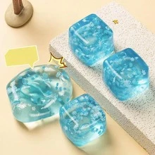 捏压减压软橡胶玩具压力球，3.5厘米/1.38英寸，内含雪花，带来极致柔和冰凉的触感，雪花造型安静美观，方形设计，舒缓焦虑，回弹缓慢，可作为课堂奖励，帮助平静情绪。 - 藍色 - 查看 5