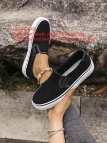 Couple's Canvas Shoes, Slip-On Slouchy Shoes, Walking Shoes, Fashionable Casual Versatile Classic Canvas Shoes - Black and White - View 9