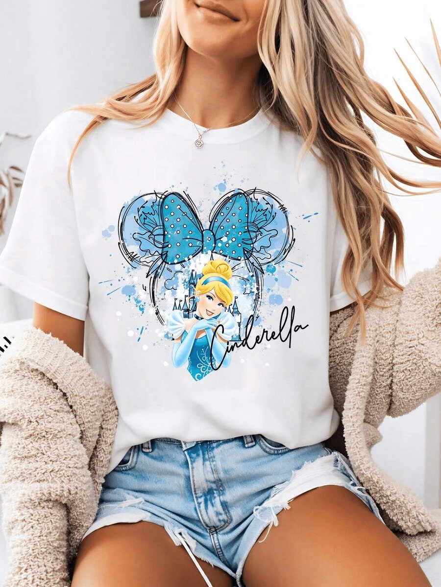 (Loose Version)Disney-Style Women's Graphic Tee Featuring A Blue And Mickey Mouse Watercolor-Style Cartoon Print. This Women's Summer Clothing Item Is A Crew Neck Tee Made From Soft, Comfortable 100% Cotton Fabric. Perfect For Everyday Wear, Outdoor Activities, Or Shopping Outings. Also Ideal As Women's Vacation Wear. - trắng - Xem 1