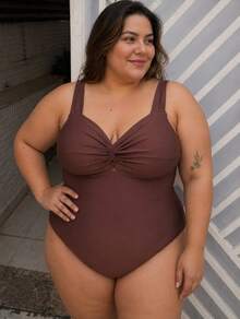 Elegant Women's Sleeveless Plus Size Swimsuit, Regular Length, One-Piece Design With A Twisted Detail At The Front And Slight Stretch For Casual Wear. - 鏽棕色 - 查看 2