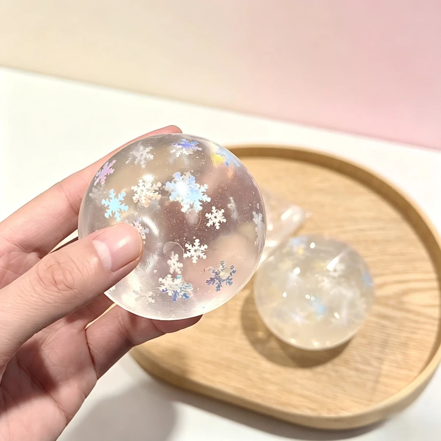2026新款麦芽慢回弹软萌玩具，内置雪花图案，冰晶般透明外观，可缓解办公桌压力，通勤伴侣，居家放松，情侣/情人节/周年纪念礼物