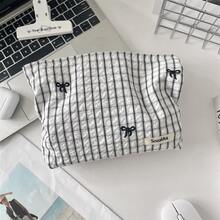 1 chiếc túi đựng mỹ phẩm, son môi và đồ trang điểm tối giản màu xanh kẻ caro thêu hoa. - Nhiều màu - Xem 12