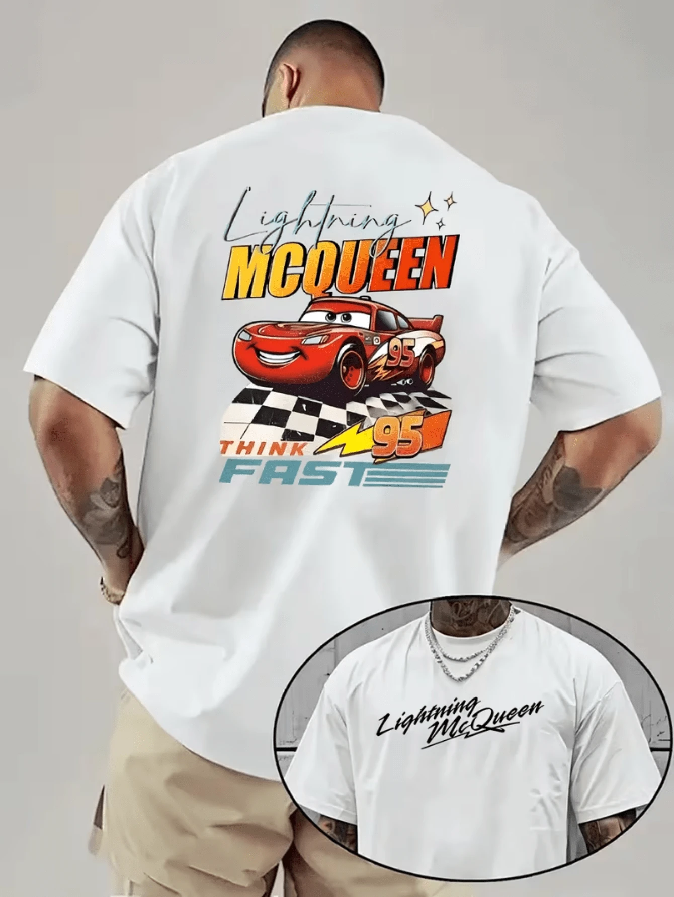(Disney Licensed)Disney Cars Men's T-Shirt, Lightning McQueen "Think Fast" Graphic Tee, Oversized Crew Neck Short Sleeve Casual Streetwear T-Shirt, Lightning McQueen With Checkered Flag And Retro Text Print Men's Summer Top, Disney Officially Authorized Men's Short-Sleeved T-Shirts, Mens Clothes, Men, Ropa De Hombre, Summer Clothes, Men Shirts, Graphic Tees, Disney Outfits Men, Graphic Tees, Camisetas Para Hombre, Camisas Para Hombre, Summer Outfits For Men, Father's Day Gift, Perfect Gift For Family And Friends, Which Are Necessary For Birthday Parties, Disney Shirts, Mens Clothes, Summer Clothes, Officially Licensed Disney T-Shirts, Disney Men's And Women's Spring/Summer Fashion Casual Short-Sleeve T-Shirts - 白色 - 查看 1
