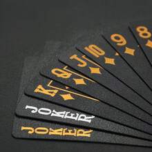 PHENOHERE 高级黑色防水扑克牌，采用耐用塑料材质，高清纹理，哑光黑色可水洗牌面，适合游戏之夜，是成人和游戏玩家的理想礼品套装，四季皆宜，手感扎实。 - 黑色 - 查看 3
