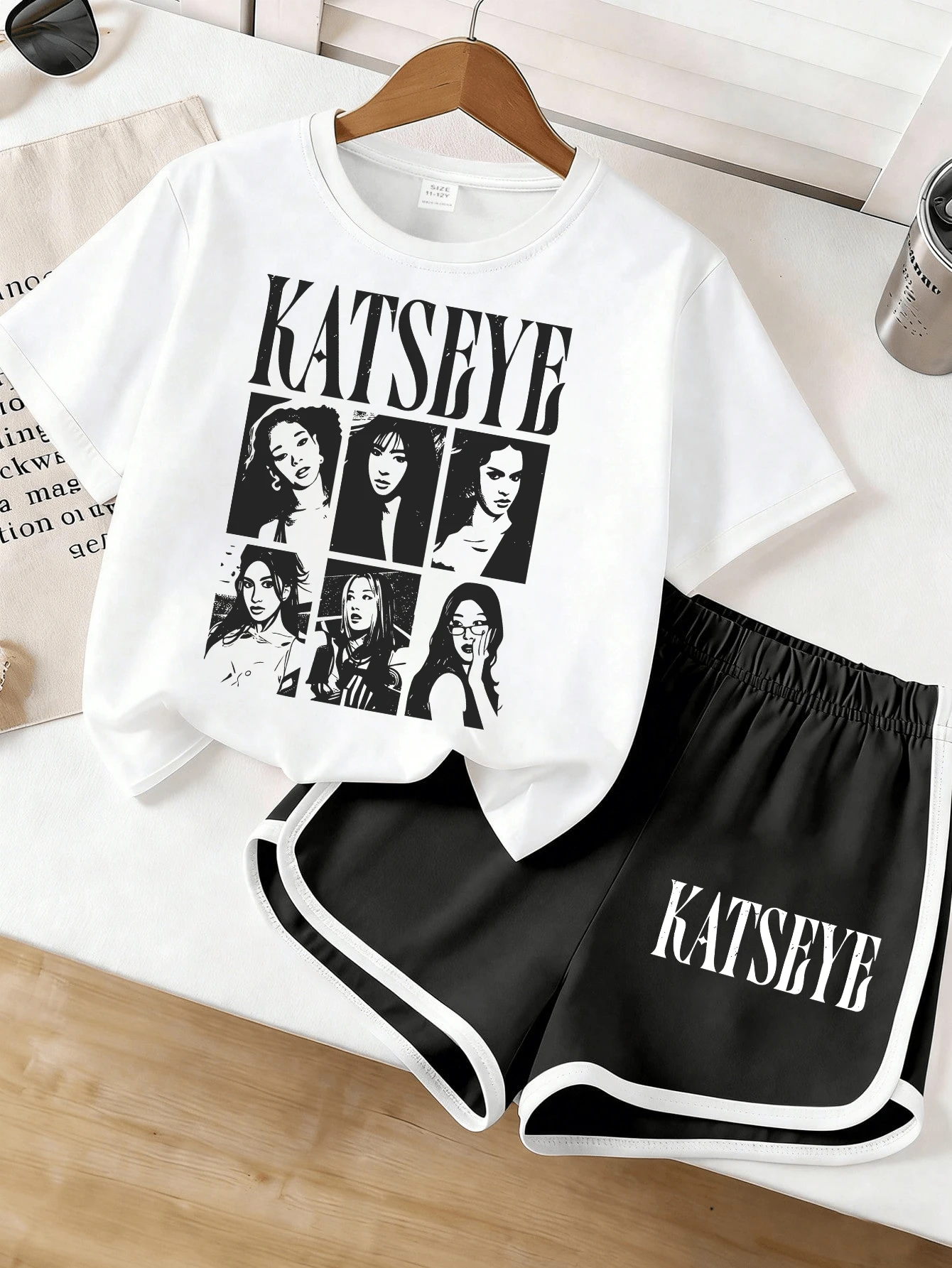 2026 Girls' Boys' Graphic Short Sleeve T-Shirt And Elastic Waist Shorts Set, Katseye Music Shirt, Katseye K-Pop Graphic T-Shirt, Katseye Gnarly T-Shirt, Katseye K-Pop T-Shirt, Gabriela Shirt, T-Shirt For Teenagers, Music T-Shirt Boys' T-Shirts Girls' Outfits Matching Mother-Daughter Wear TV-Inspired Gifts For Girls Teenage Girls' Clothing Boys' Apparel Gifts For Teenage Boys Children's Outfits Girls' Aesthetic T-Shirts Teenage Girls' Tops Teenage Girls' T-Shirts Teenage Girls' Clothing Girls' Jackets Boys' Apparel Girls' Outfits Teenage Girls' Tops Matching Parent-Child Wear Boys' T-Shirts Children's Clothing Gifts For Girls New Year Gifts - trắng - Xem 1