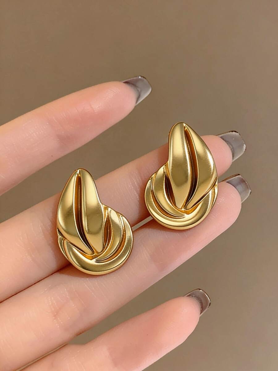 Khuyên tai vòng dày mạ vàng 14K, nhẹ và không gây dị ứng, là món quà trang sức lý tưởng cho phụ nữ. - F4-05 - Xem 1