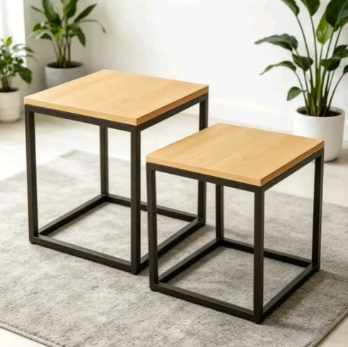 These industrial-style square side tables, made of wood and metal, measure 40 x 40 x 42 cm and 35 x 35 x 35 cm respectively. They are perfect for living rooms, bedrooms, or offices, and their nesting design allows one table to be stored under another, thus optimizing storage space. - Verschiedenfarbig - Übersicht 1