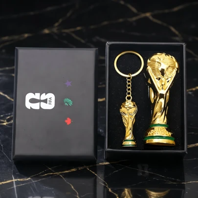 FIFA FIFA صندوق هدايا حفلة كأس العالم لكرة القدم 2026 للولايات المتحدة وكندا والمكسيك، طقم هدايا تذكارية لمشجعي كرة القدم، هدايا حفلة، مثالية للتخرج والعودة إلى المدرسة وعيد الأب وعيد الميلاد وعيد الهالوين والكريسماس لمشجعي كأس العالم لكرة القدم