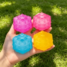 1/4个磨砂立方体挤压玩具，立方体减压魔方指尖玩具，缓解焦虑，集中注意力，柔软感官挤压玩具，适合儿童、青少年和成人，便携式挤压球 - 彩色 - 查看 8