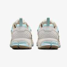 耐克（NIKE）新款 ZOOM VOMERO 5 运动训练跑步鞋 IB4698-411 - 彩色 - 查看 3