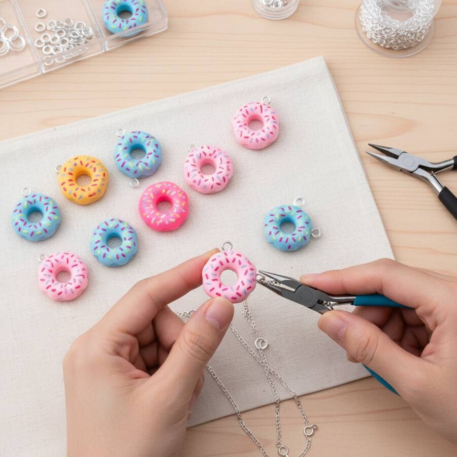 10/12 chiếc mặt dây chuyền hình bánh donut bằng nhựa màu pastel ngọt ngào kích thước 18x21mm có hiệu ứng kem phủ, dùng làm mặt dây chuyền bông tai DIY cho trang sức thủ công.
