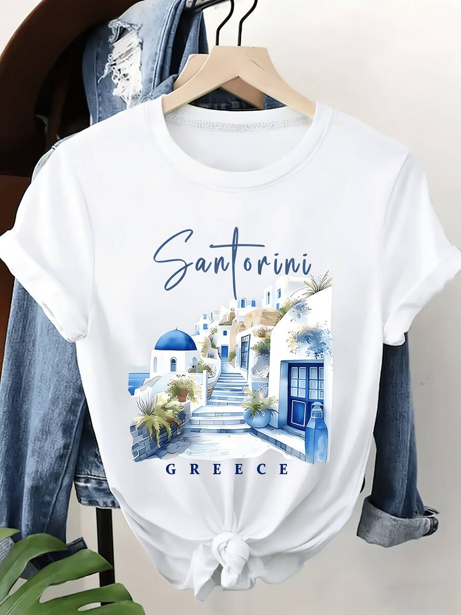 Camiseta de talla grande para mujer con estampado gráfico de Santorini, Grecia - Camiseta casual de manga corta y cuello redondo con diseño de cúpula azul y vegetación exuberante, ligera, ideal como recuerdo de viaje para primavera y verano, lavable a máquina, estilo casual de primavera, camiseta ligera de manga corta. - Blanco - Ver 1