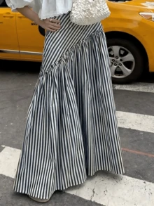 女士黑白条纹不对称荷叶边高腰A字裙，条纹休闲优雅涤纶褶皱荷叶边下摆，适合度假、日常、约会、旅行、办公、春夏秋季穿着。 - 黑與白 - 查看 1