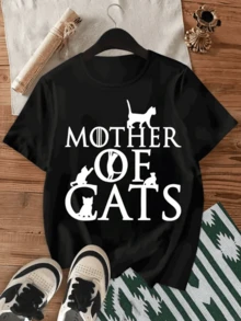 Gatos juguetones que representan el amor felino y la independencia con un toque divertido y elegante en letras grandes camiseta de mujer casual ideal para amantes de los animales - Negro - Ver 1