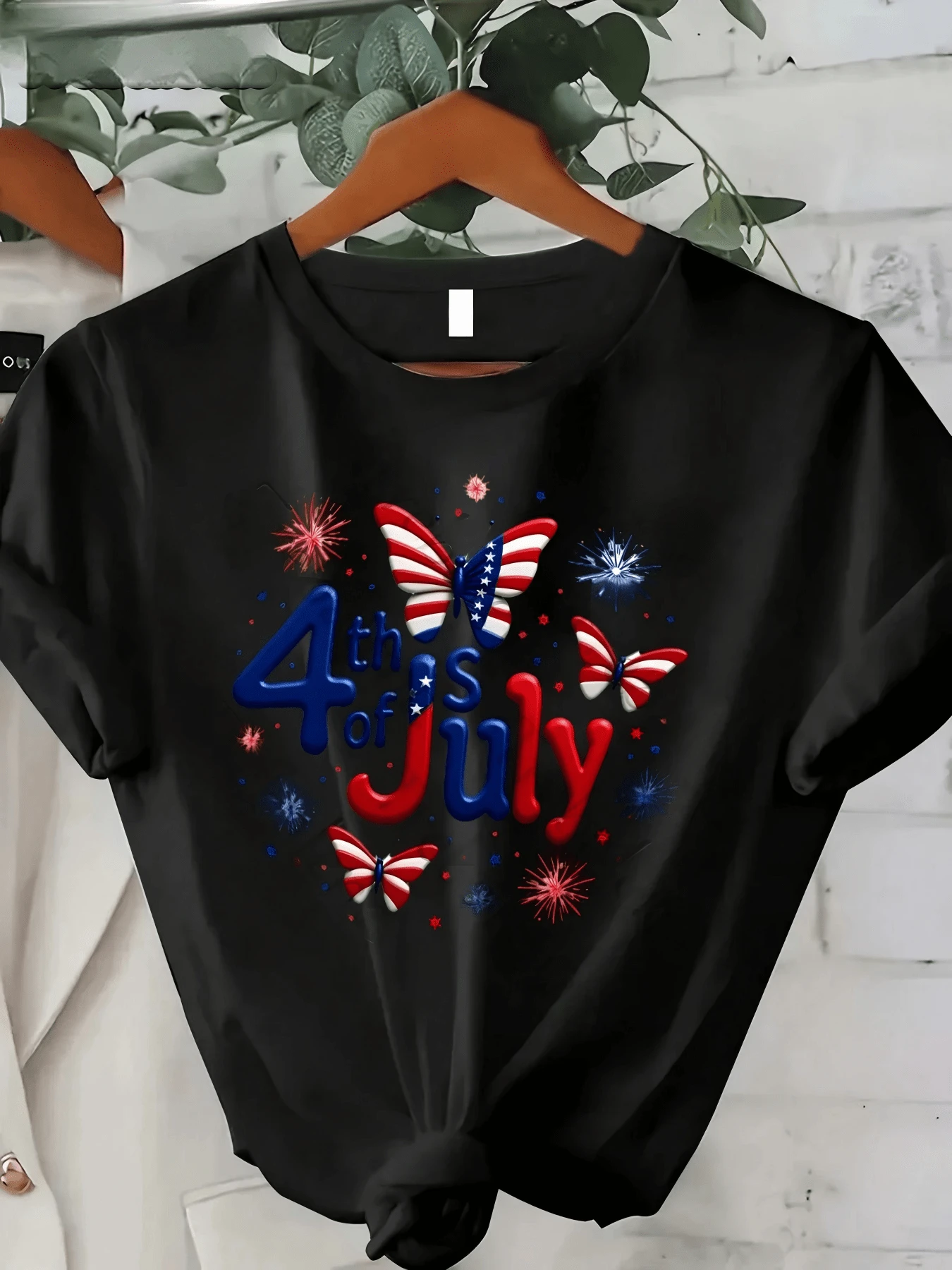 Loose-Fitting, Breathable Summer T-Shirt , Women's 100% Cotton American Patriotic Butterfly Print T-Shirt-A Casual Round Neck Short-Sleeved Top Perfect For Independence Day, July 4th, Mother's Day, Memorial Day, And Juneteenth Celebrations. Comfortable, Holiday-Themed Design, Breathable Fabric, And Versatile For All Seasons, Making It An Essential Item For Holiday Outfits. - 黑色 - 查看 1
