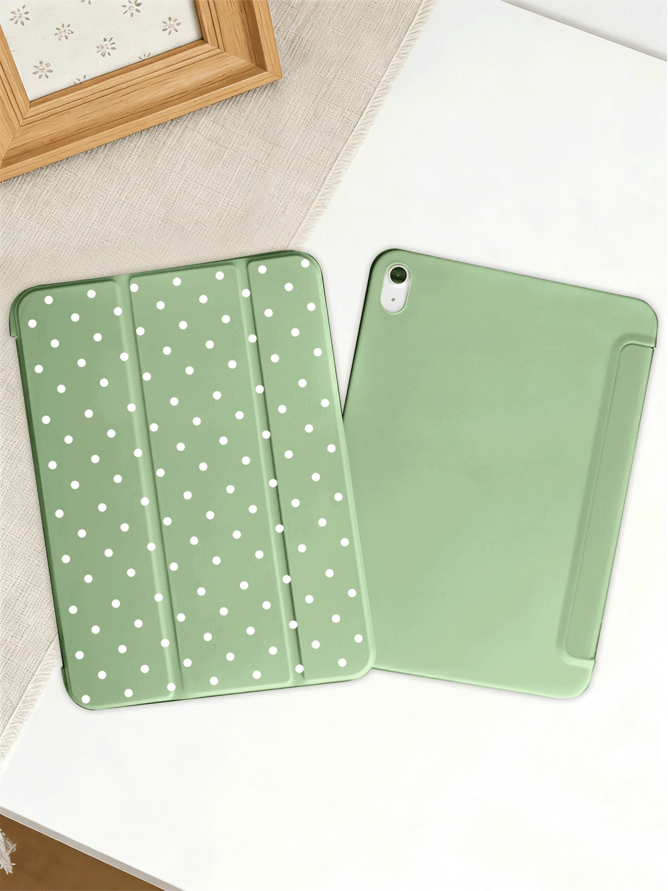Ốp bảo vệ máy tính bảng họa tiết chấm bi và tối giản, tương thích với iPad 7/8/9/10th/ Pro 12.9 /Pro 11 /11th (A16) 2025, Galaxy Tab S6 Lite / Galaxy Tab A11+ 2025, cung cấp khả năng chống sốc mềm mại, hỗ trợ chức năng giá đỡ thông minh/tự động bật/tắt màn hình. - Matcha xanh - Xem 1